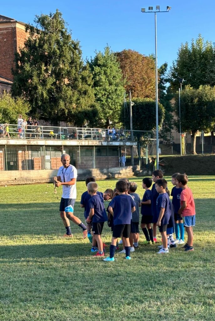 Foto di gruppo di una squadra della scuola calcio (3 di 6)